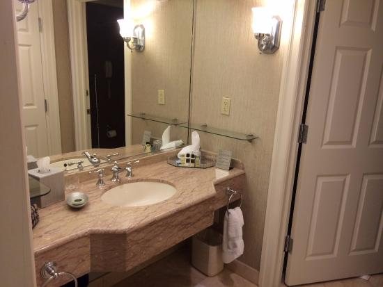 Fox Hollow Inn — Bathroom