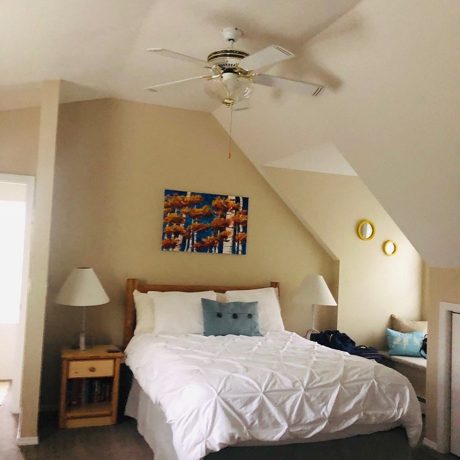 Fox Hollow Inn — Guest room