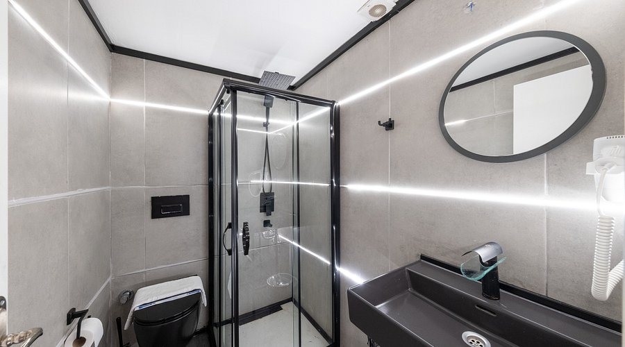 Frame Galata Hotel Istanbul — Bathroom