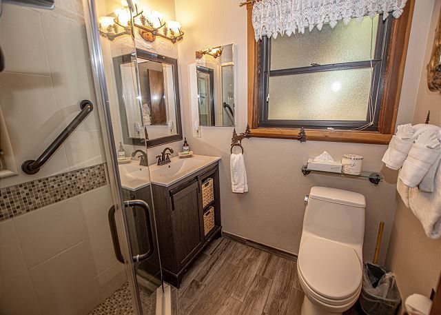 Franciscan Lakeside Lodge Tahoe Vista Lake Tahoe California California — Bathroom