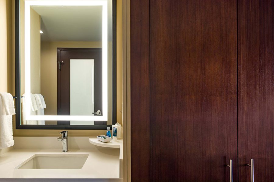 Francisco Bay Inn — Bathroom