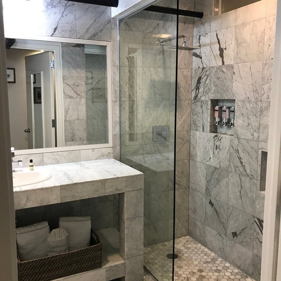 Franklin Guesthouse — Bathroom