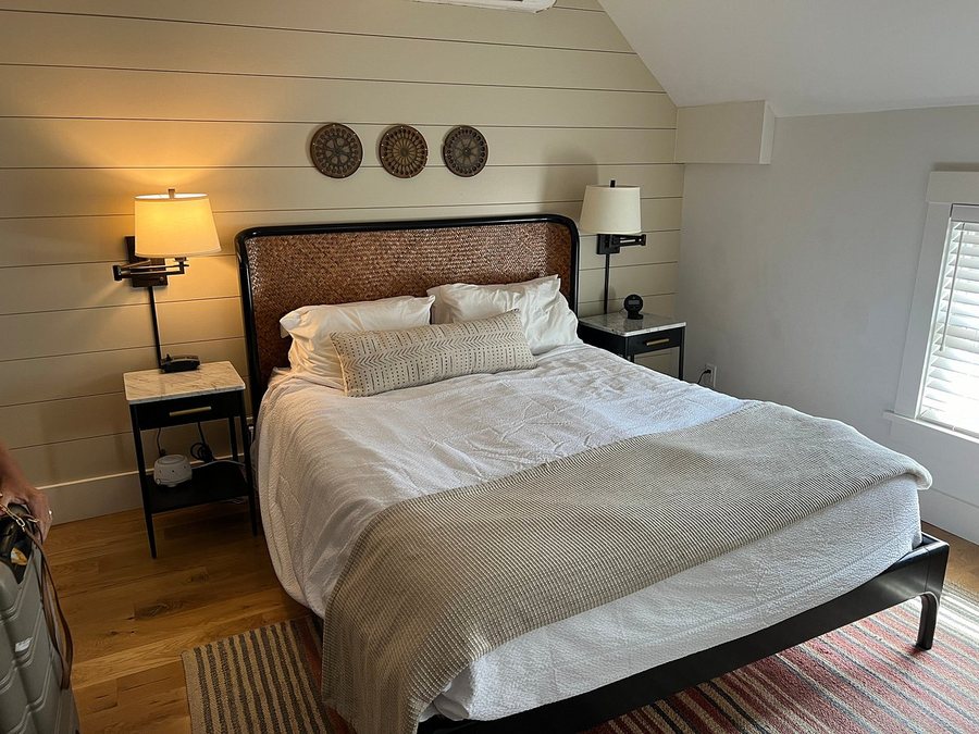 Franklin Hotel — Guest room