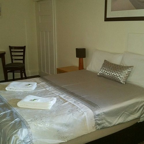 Fraser Range Station — Guest room