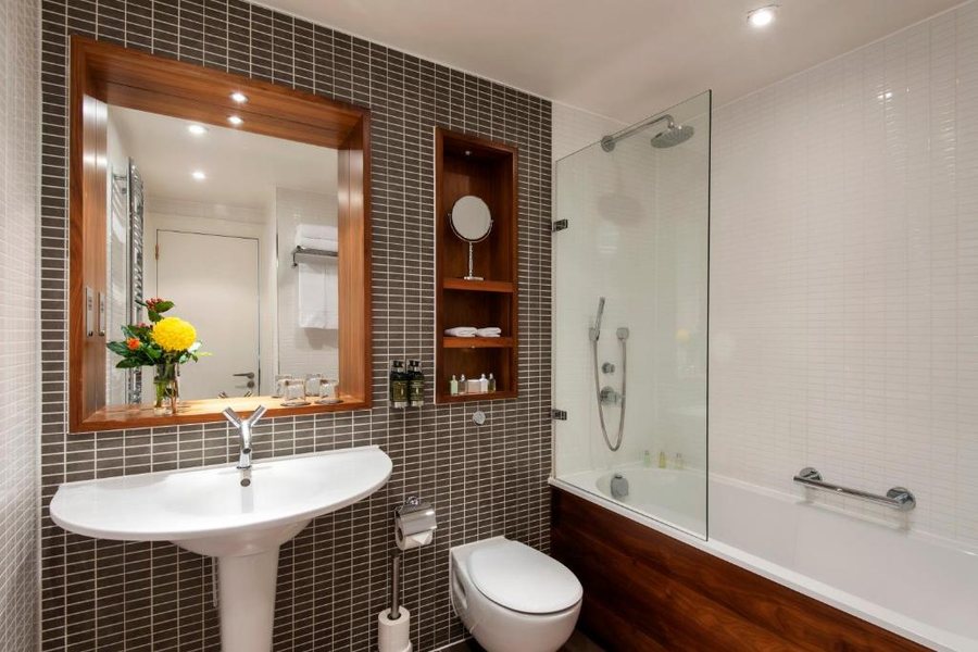 Fraser Suites Edinburgh — Bathroom