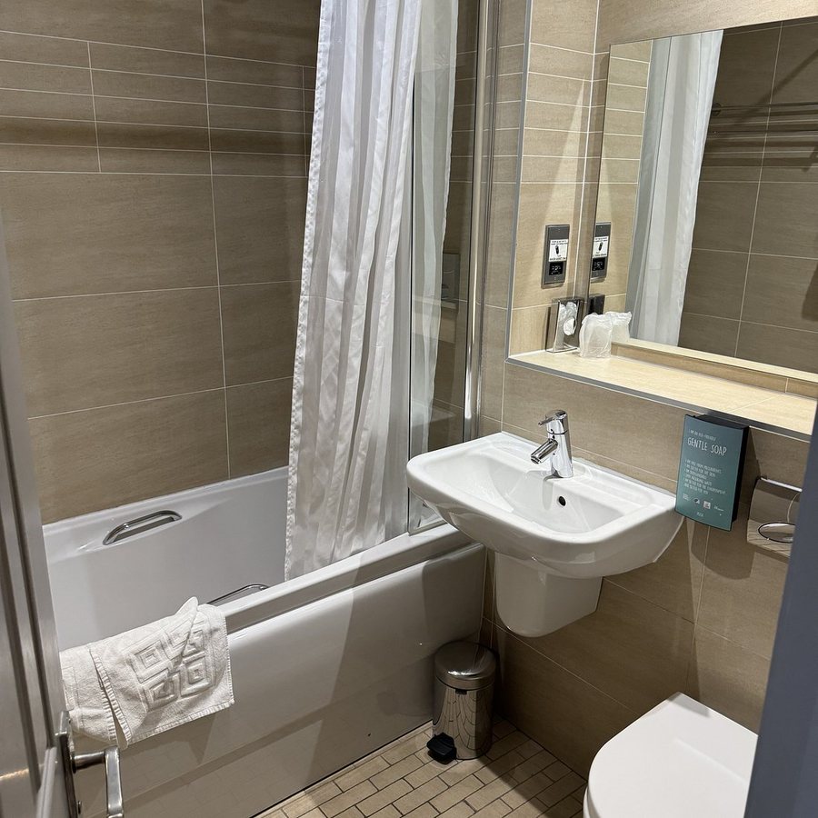 Frederick House Hotel — Bathroom