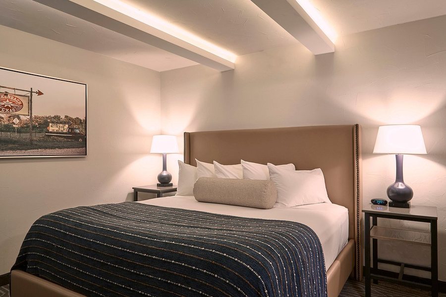 Fredericksburg Inn Suites — Guest room