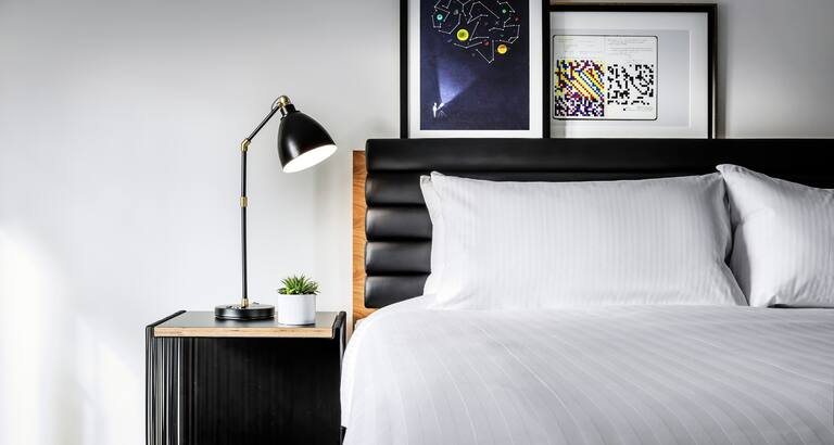 Freepoint Hotel Cambridge Tapestry Collection by Hilton — Guest room
