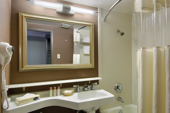 Fremont Plaza Hotel Las Vegas Nevada — Bathroom