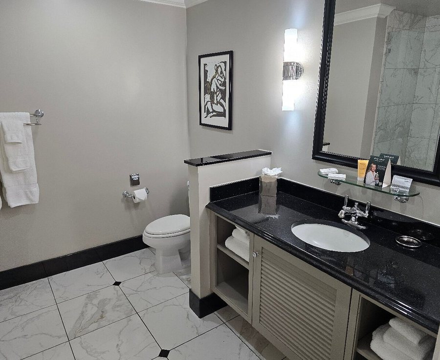 French Quarter Inn — Bathroom