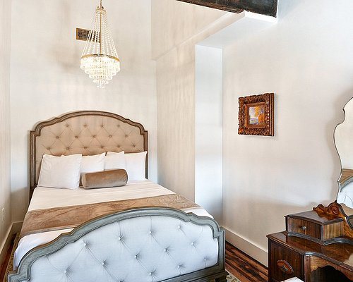 French Quarter Mansion — Guest room