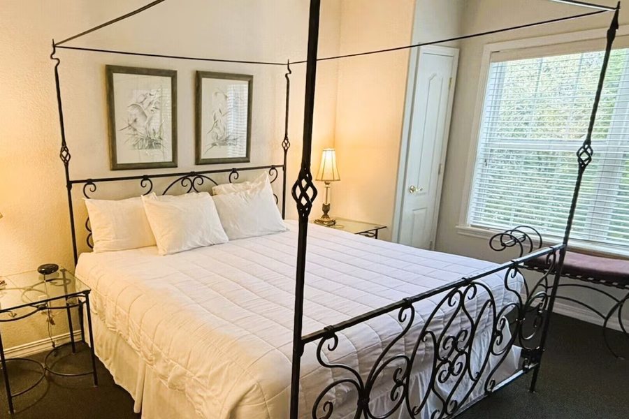 French Quarter Resort — Guest room
