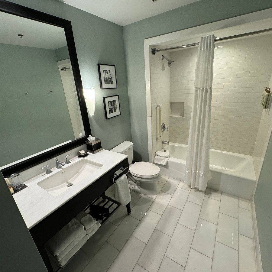 Frenchmen Orleans At 519 Ascend Hotel Collection — Bathroom