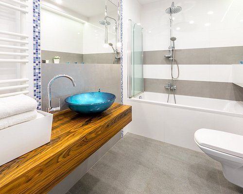 Friendhouse Apartments — Bathroom