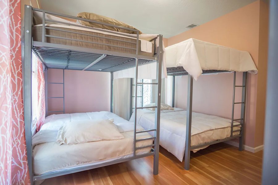 Friends House Hostel — Guest room