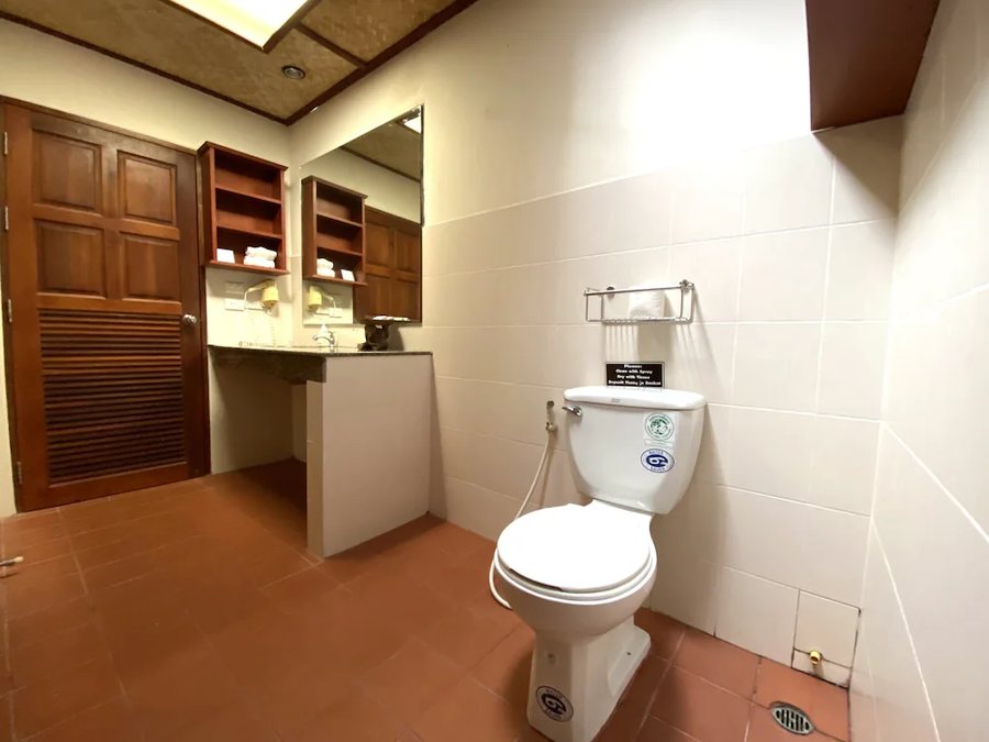Friendship Beach Resort Atmanjai Wellness Centre — Bathroom