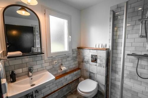 Frost Fire Boutique Hotel — Bathroom