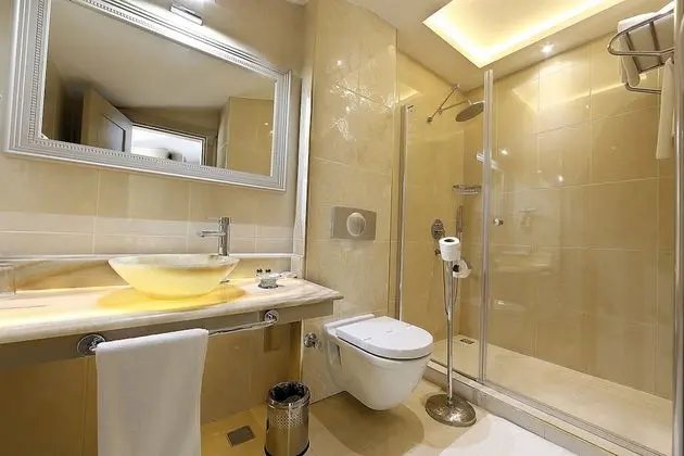 Fuat Pasa Yalisi Istanbul — Bathroom