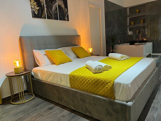 FUDDIA Room Suite — Guest room