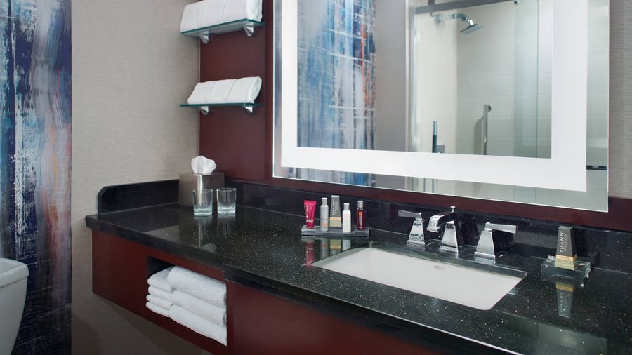 Fulton Inn Motor Hotel — Bathroom