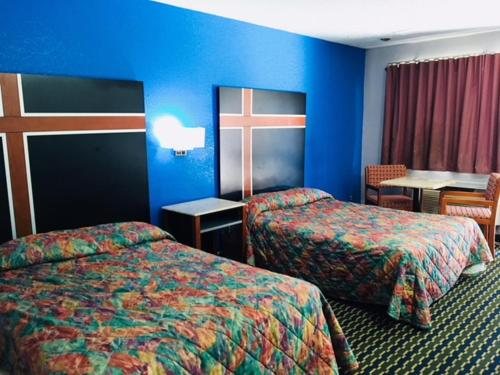 Fulton Inn Motor Hotel — Guest room