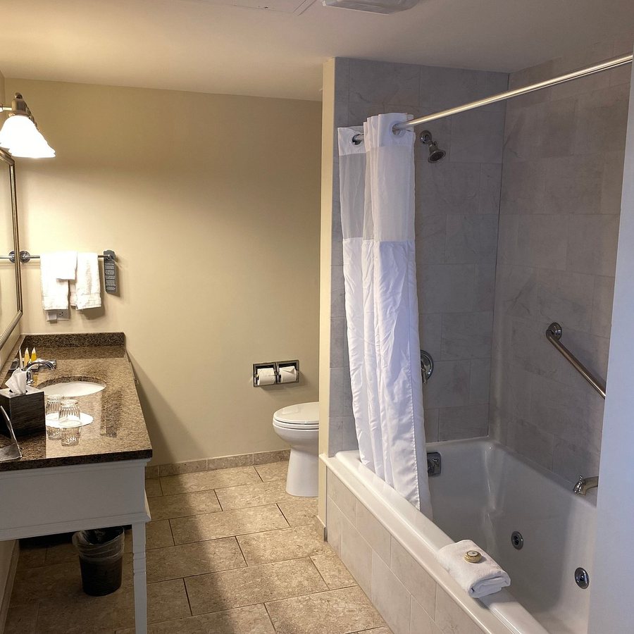 Fulton Lane Inn — Bathroom