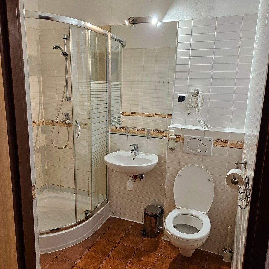 G12 Aparthotel — Bathroom