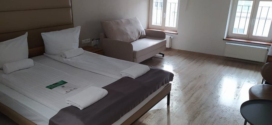 G12 Aparthotel — Guest room