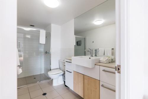 Gabba Central — Bathroom