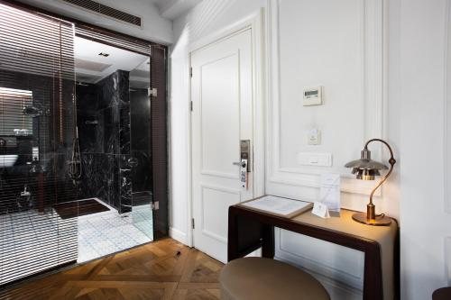 Galata Antique Hotel Istanbul — Bathroom