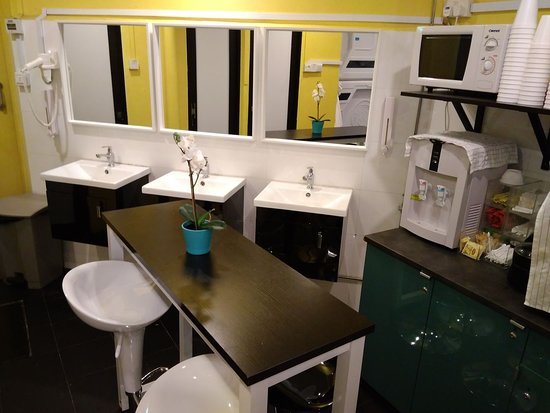Galaxy Pods Chinatown — Bathroom