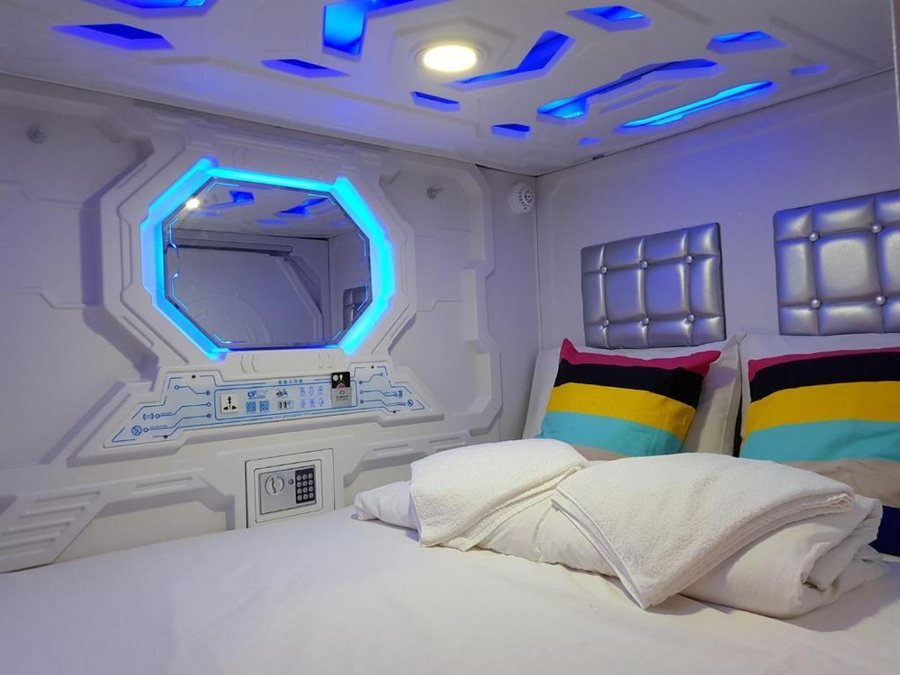 Galaxy Pods Chinatown — Guest room