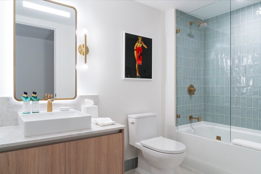 Gale Miami Hotel Residences Miami Florida — Bathroom