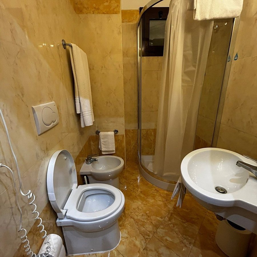 Galileo Hotel — Bathroom