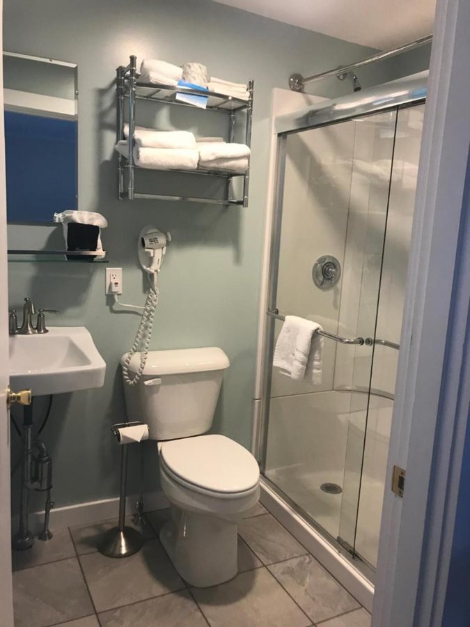 Gallagher s Travels Motel Cabins Bar Harbor — Bathroom