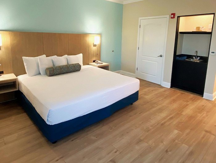 Galleria Palms Hotel — Guest room
