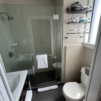 Galleria Park Hotel — Bathroom