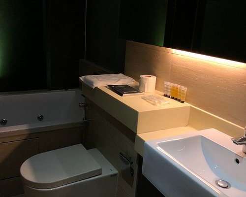 Gallop Kranji Farm Resort — Bathroom