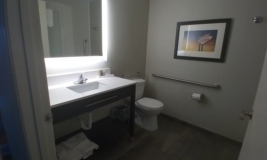 Gallus Stadium Park Inn an Ascend Hotel Collection Member — Bathroom