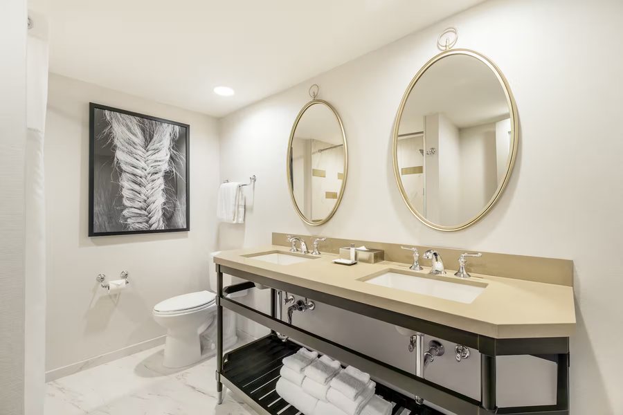 Galt House Hotel Louisville Kentucky — Bathroom