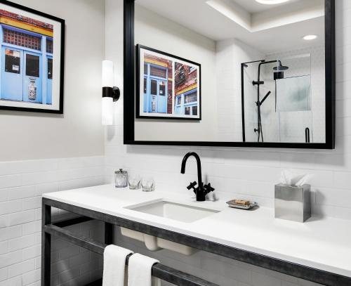 Gansevoort Meatpacking NYC — Bathroom