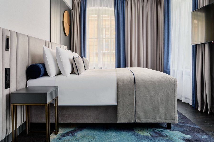 Garamond A Tribute Portfolio Hotel — Guest room