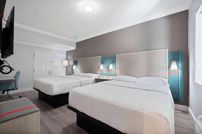 Garden Hotel Miami Airport Trademark Collection by Wyndham — Guest room
