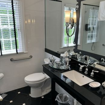 Garden House — Bathroom