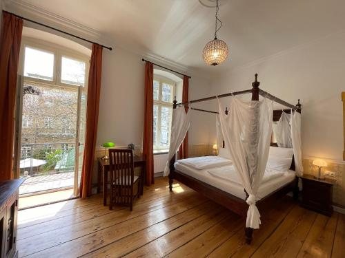 Garden Living — Guest room