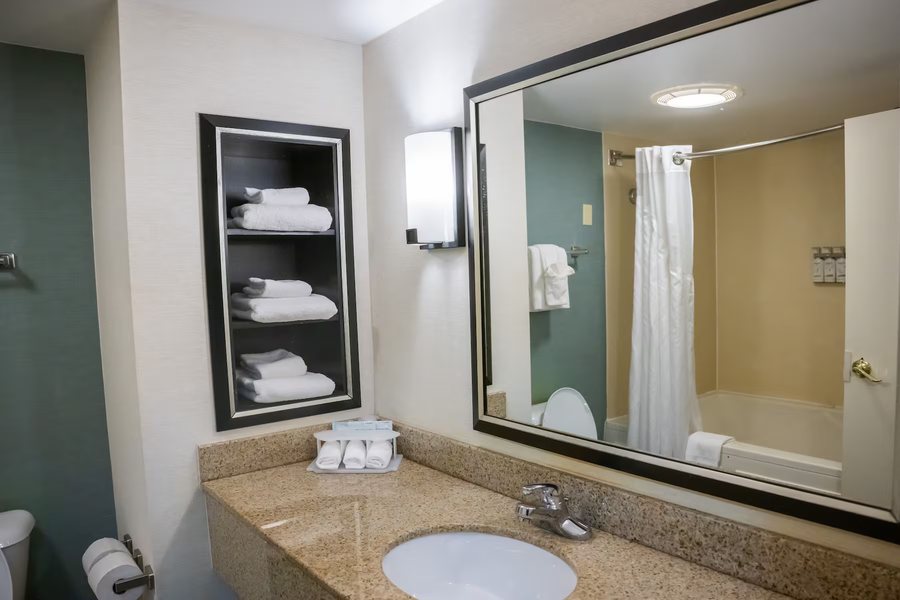 Garden Place Hotel — Bathroom