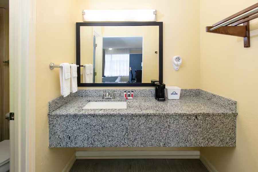 Garden Song Guest House — Bathroom