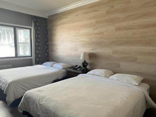 Garden Suites Hotel Resort Los Angeles California — Guest room