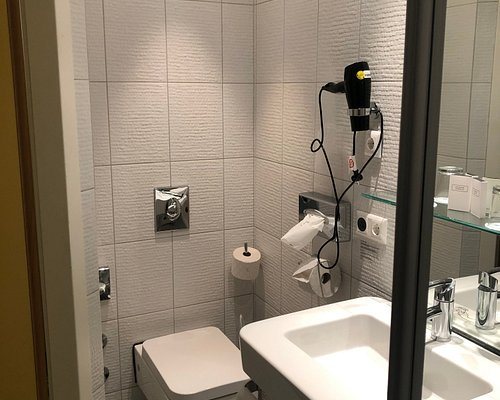 Garner Hotel Berlin Charlottenburg — Bathroom