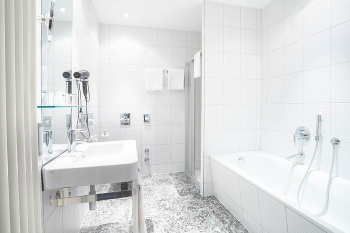 Garner Hotel Berlin Ku Damm — Bathroom